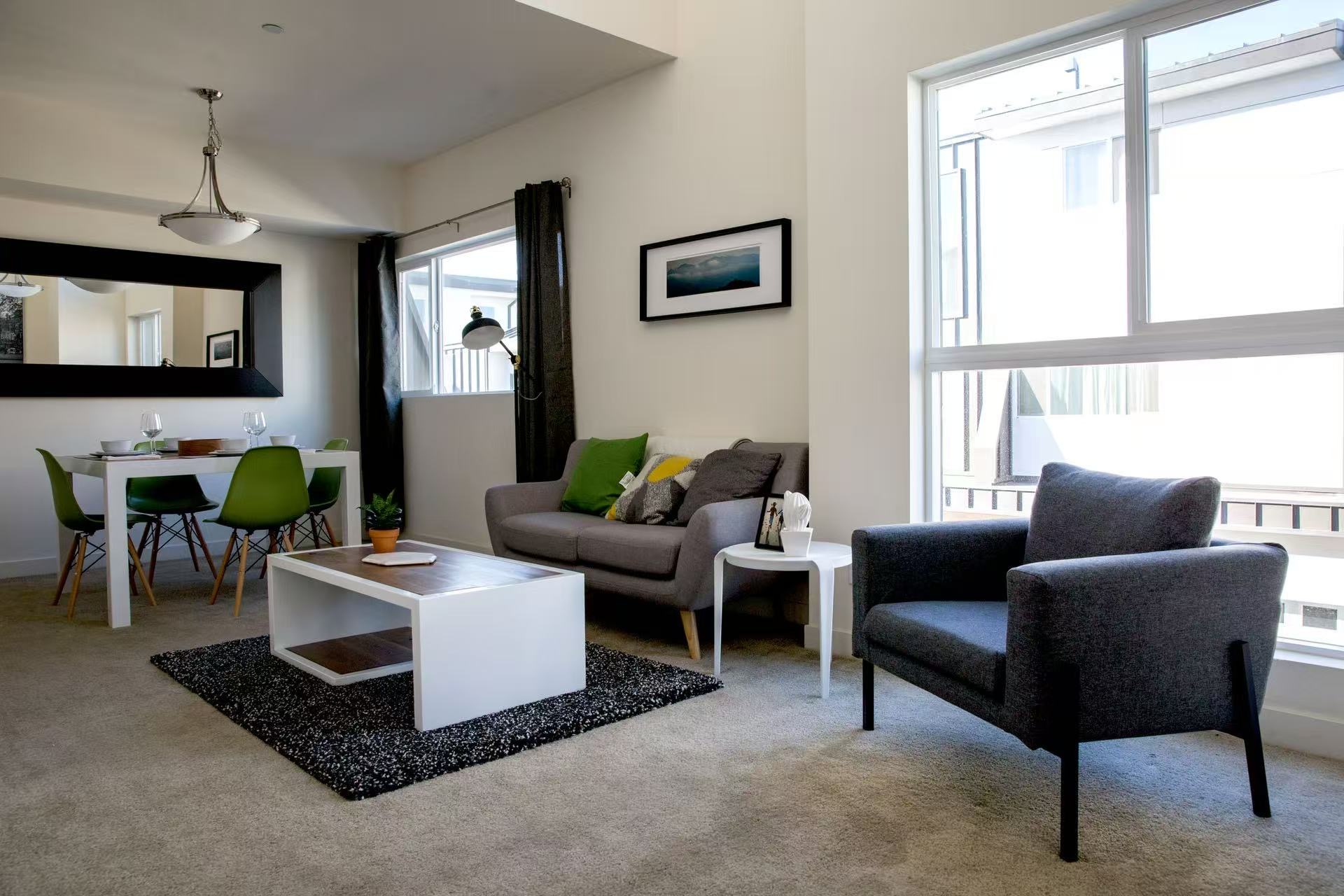 Dos Lagos interior living room